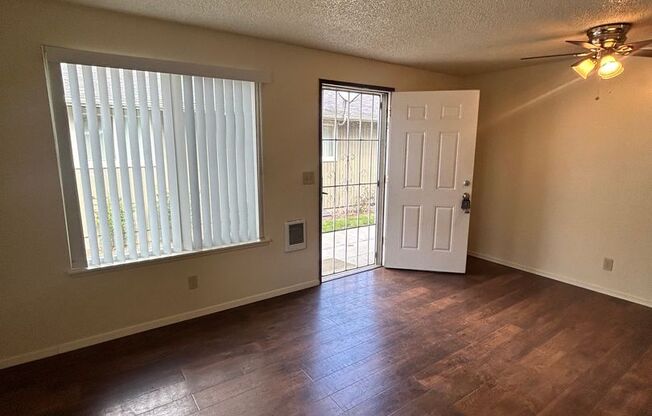 1 bed, 1 bath, 510 sqft, $1,125, Unit 3819 24th Pl NE