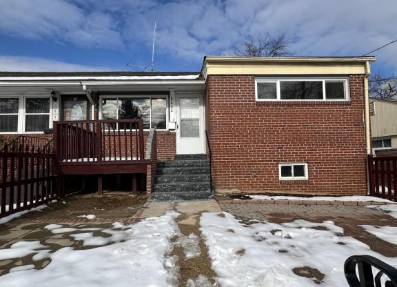 8642 11 AVE
