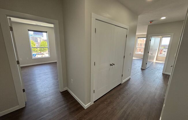 2 beds, 2 baths, 957 sqft, $1,725, Unit 417 - B1120 Corner Unit