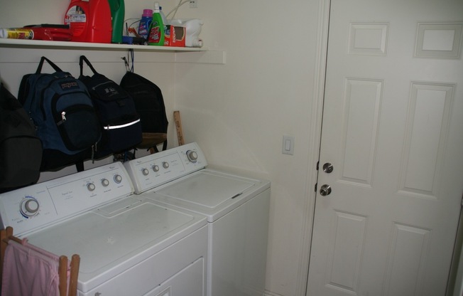 4 Bed/3 Bath by Geneva Rd in Provo