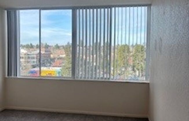 2 beds, 1 bath, 969 sqft, $1,675, Unit 703