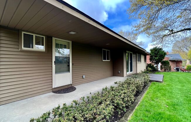 1837 Onaway SE- Indian village! Water Included
