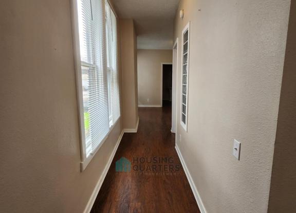 1523 W SHARP AVE