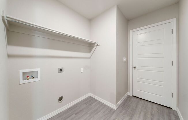 3 beds, 2 baths, 1,304 sqft, $1,829, Unit 568