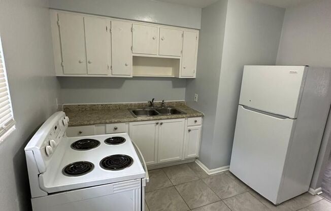 2 beds, 1 bath, 750 sqft, $900, Unit Unit 3