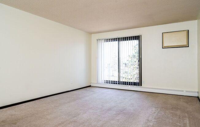 2 beds, 1 bath, 938 sqft, $1,415, Unit 860-301