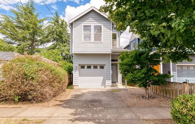 3 Bed/ 2.5 Bath home in Woodstock neighborhood.
