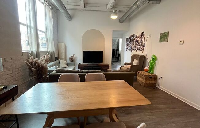 2 beds, 2 baths, $2,975, Unit 302