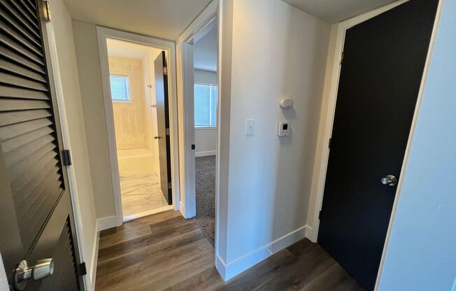 2 beds, 1 bath, 800 sqft, $1,100, Unit 3