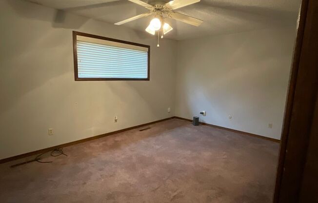 1 bed, 1 bath, $625, Unit 941 S 200th