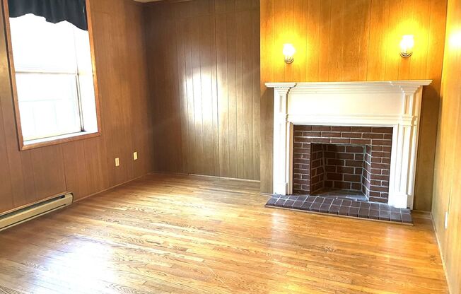 2 beds, 1 bath, $950, Unit 3 1