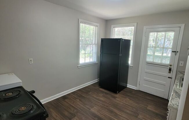 2 beds, 1 bath, 750 sqft, $1,050, Unit B3