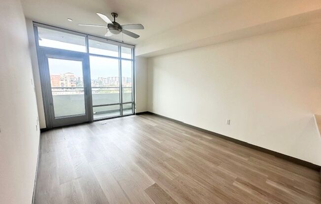 1 bed, 1 bath, 587 sqft, $3,095, Unit 719