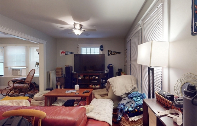 3 beds, 1 bath, 1,000 sqft, $3,300, Unit 1