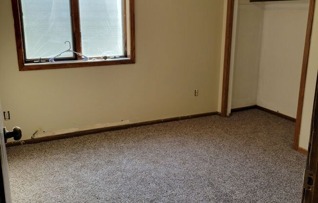 2 beds, 1 bath, $1,150, Unit D