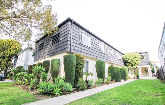 (6017) 348 N. Maple Dr.