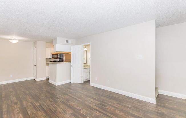 1 bed, 1.5 baths, 706 sqft, $1,160