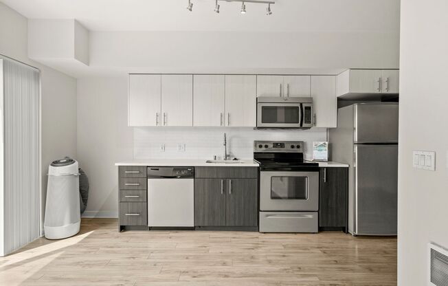 1 bed, 1 bath, 498 sqft, $1,725, Unit 428