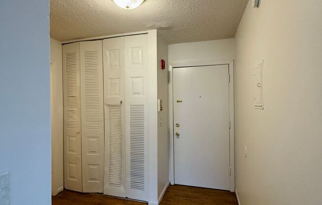 1 bed, 1 bath, $995, Unit Unit 301