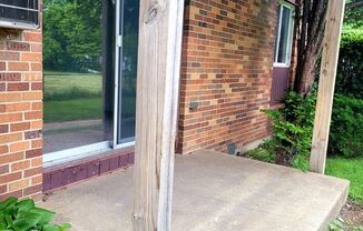 2121 Cambridge Dr