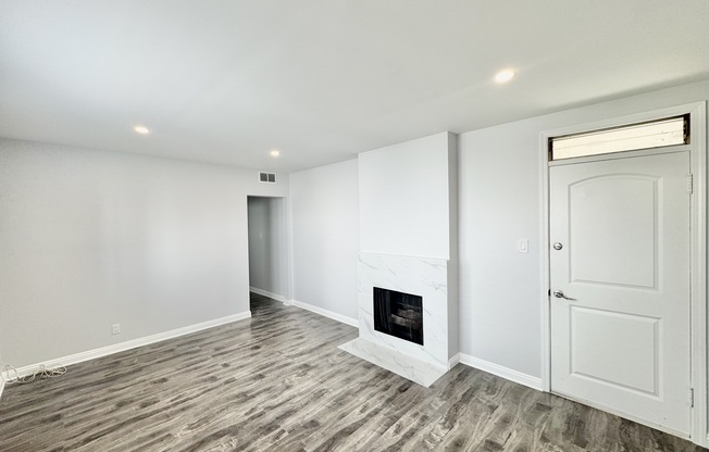 425 N OAKHURST DR
