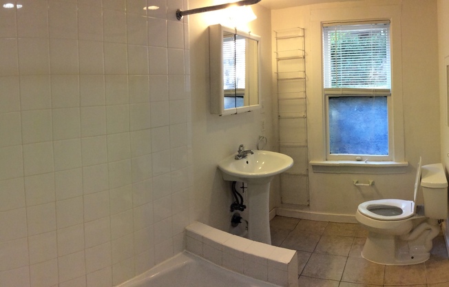 2 beds, 1 bath, $3,300, Unit 1