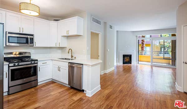1 bed, 1 bath, 806 sqft, $3,251, Unit 5-116