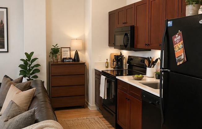 3 beds, 1 bath, $2,600, Unit 424