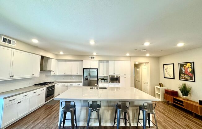 Contemporary 2 Bedroom 2 bath condo in the heart of Irvine Financial District