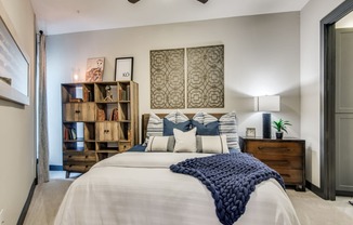 the retreat at thousand oaks apartment bedroom with ceiling fan and bookshelf