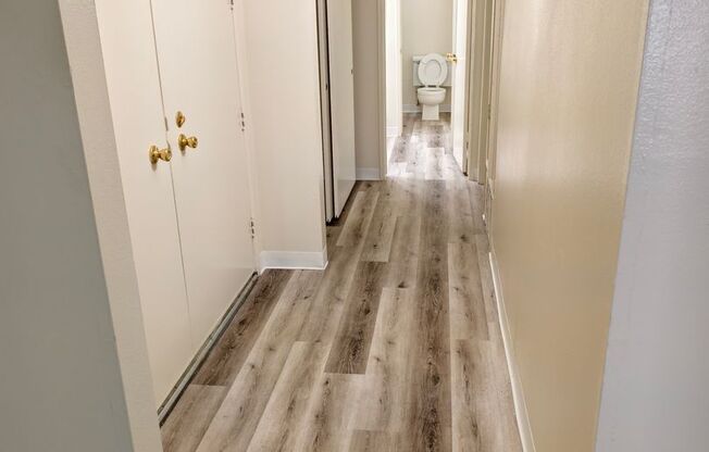 2 beds, 1 bath, 923 sqft, $1,855, Unit 140126