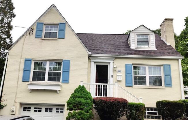 *Beautifully Updated & Spacious 3BD/2BA Single-Family Home available in Mt. Lebanon*