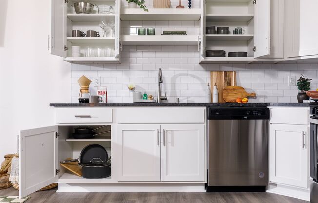 Studio, 1 bath, 470 sqft, $1,199