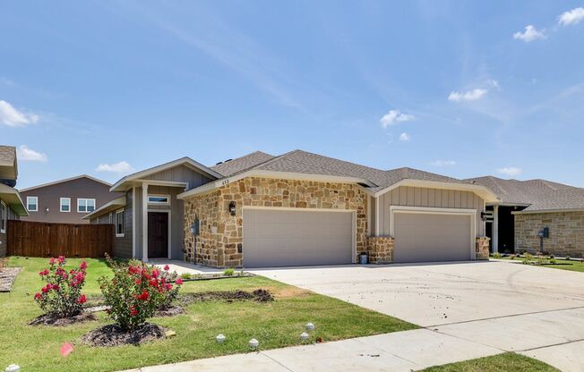 AVAILABLE NOW! GORGEOUS 4 BEDROOM DUPLEX LOCATED IN MIDLOTHIAN ISD!