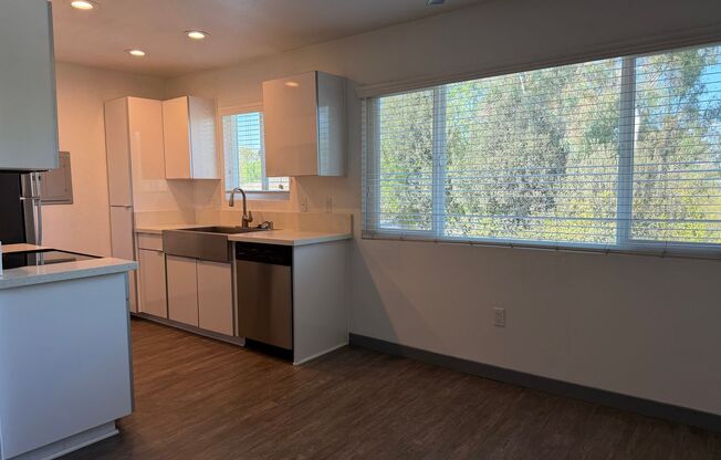 2 beds, 1 bath, 920 sqft, $2,920, Unit A009