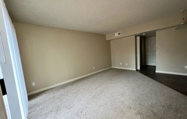 1 bed, 1 bath, 700 sqft, $1,575, Unit 14