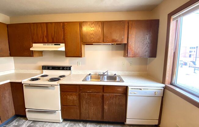 2 beds, 1 bath, $825, Unit 3