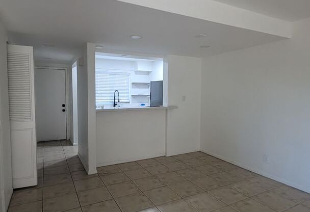 Beautifully upgraded 2 bedroom 2 story townhouse near Washington / Torrey Pines!