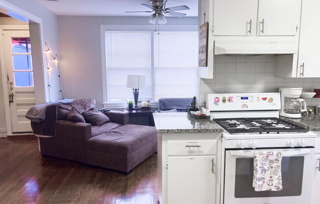 3 beds, 1 bath, 1,261 sqft, $2,300, Unit B