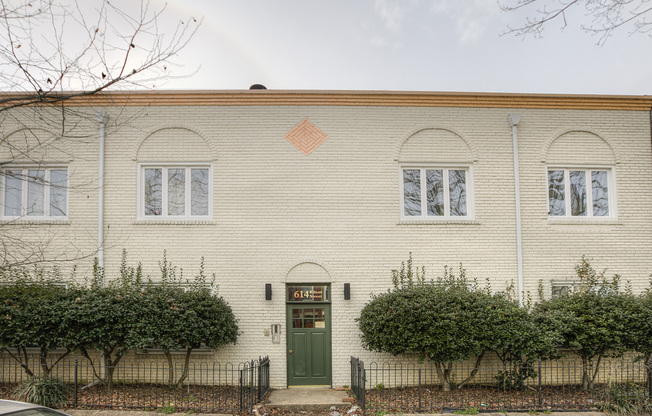 Lovely Lofted H Street Condo + Parking!