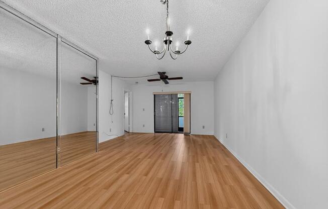 2 beds, 2 baths, 806 sqft, $2,000