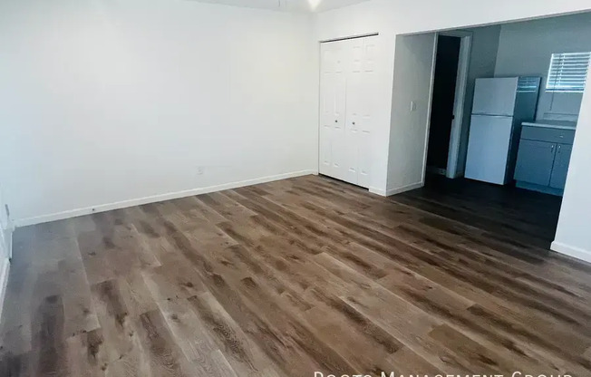 1707 E APACHE BLVD