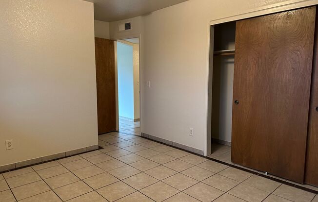 2 beds, 1 bath, $1,395, Unit **72 University #B-887