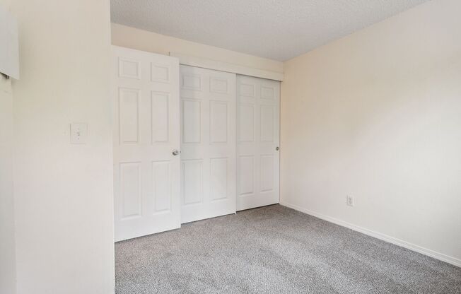 2 beds, 1 bath, 742 sqft, $1,595, Unit 29