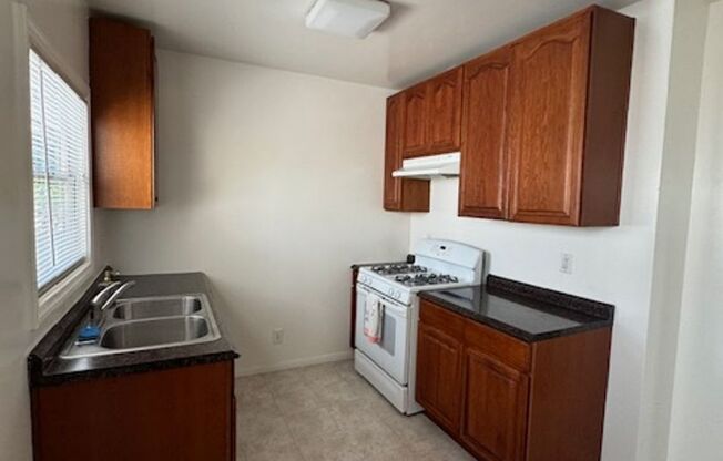 2 beds, 1 bath, $2,995