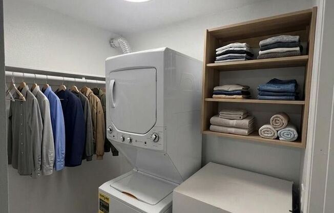 2 beds, 1 bath, 750 sqft, $1,700, Unit #407