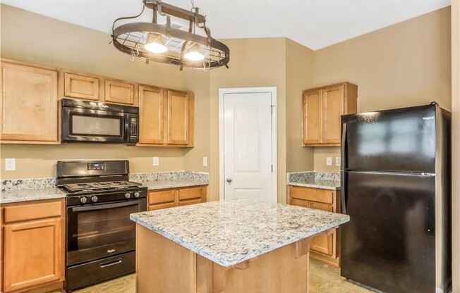 4961 RAPAHOE TRL
