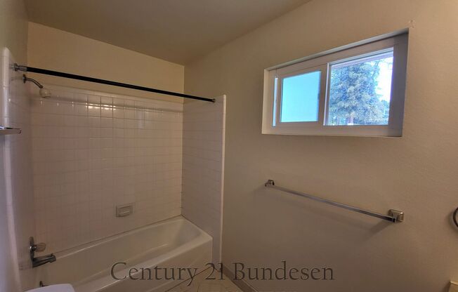 2 beds, 1 bath, $2,050, Unit Unit D