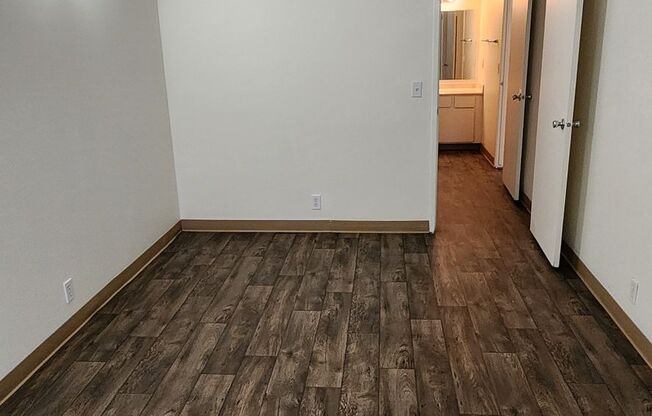 1 bed, 1 bath, 700 sqft, $1,045, Unit 05B