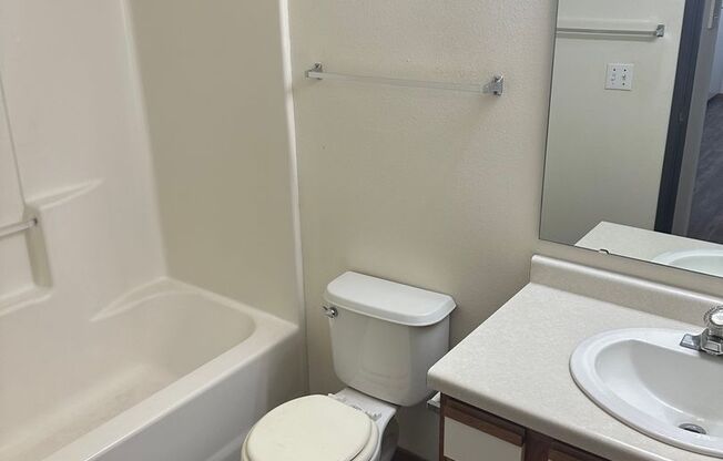 1 bed, 1 bath, 700 sqft, $725, Unit 207